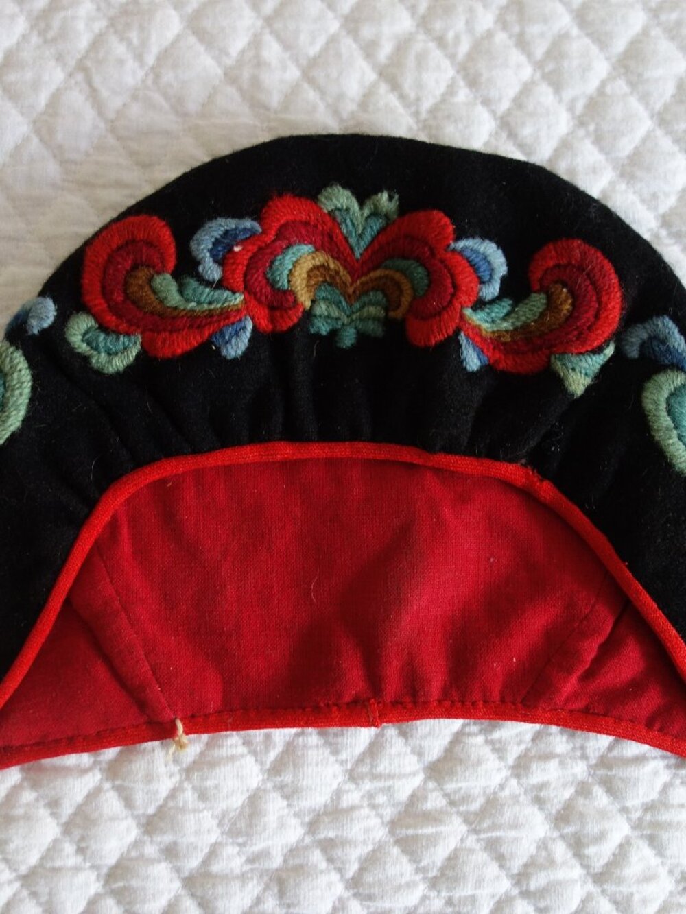 Vntg Hand Embroidered Norwegian Bunad Hat